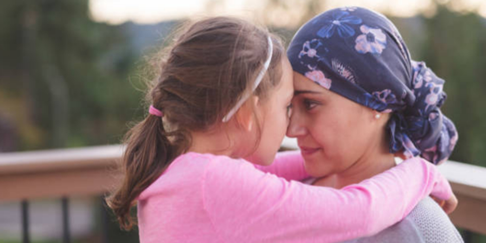 Ένας οδηγός για το πώς να  μιλήσετε στα παιδιά σας έπειτα από την διάγνωση  καρκίνου του μαστού